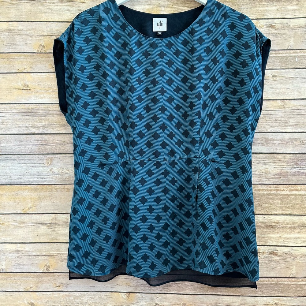 CAbi Foulard Top Women’s Size Small Blue Diamond Print Peplum Style 3274